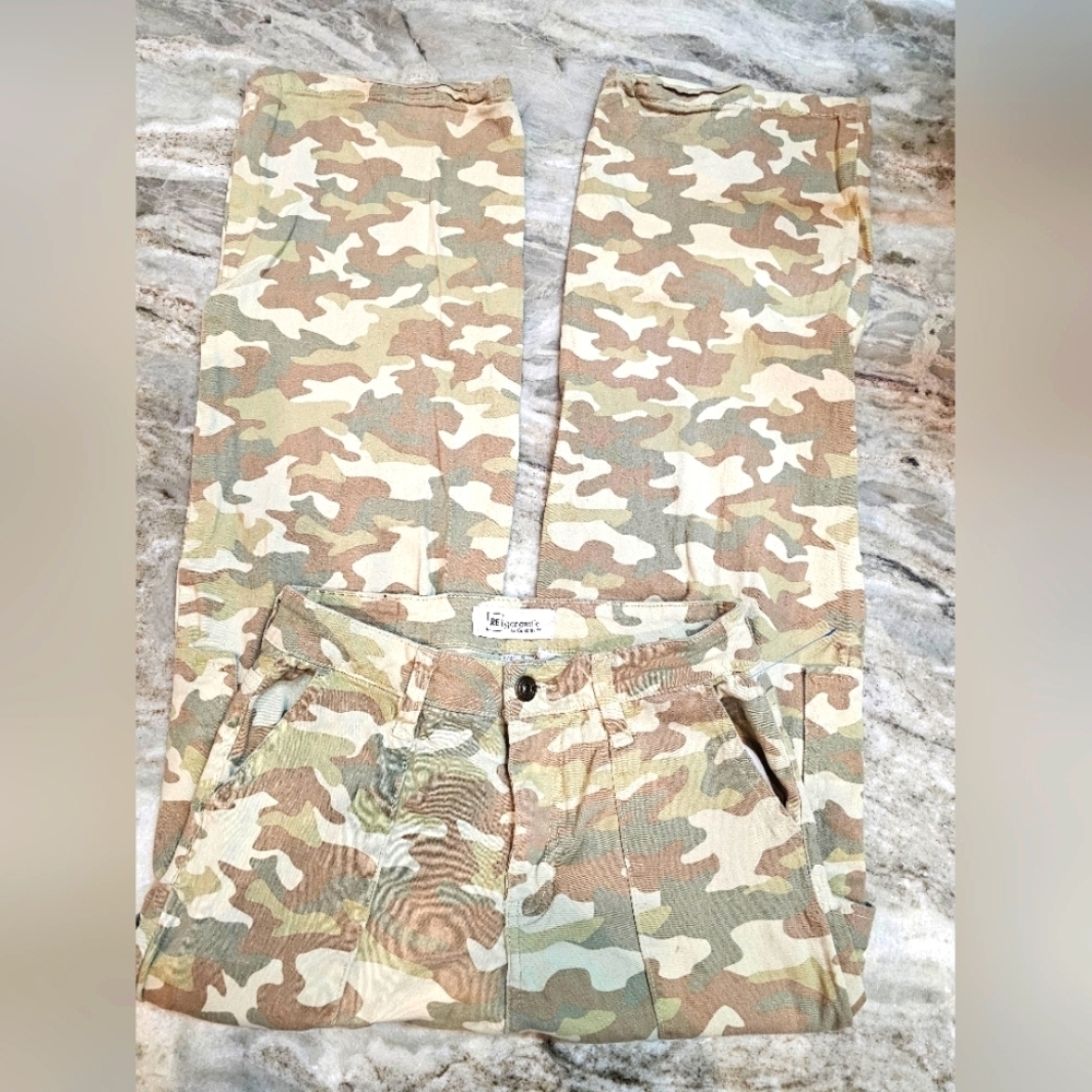 REgeneration by Celebrity Pink Women’s Camo Pants 3/26 Mid Rise Straight Leg